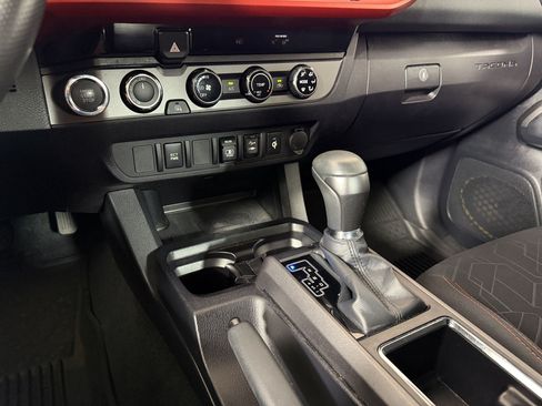 Used 2018 Toyota Tacoma TRD Off-Road AWD/4WD image 16