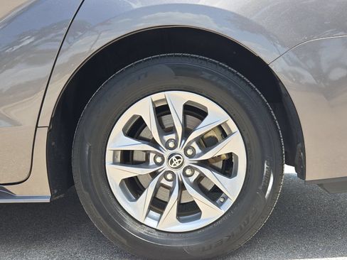Used 2024 Toyota Sienna LE FWD image 23