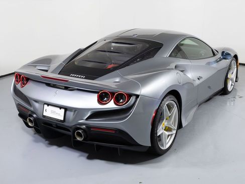 Used 2021 Ferrari F8 Tributo image 2
