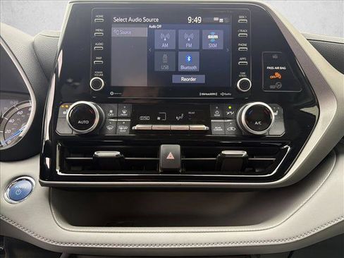 Certified 2022 Toyota Highlander XLE image 18