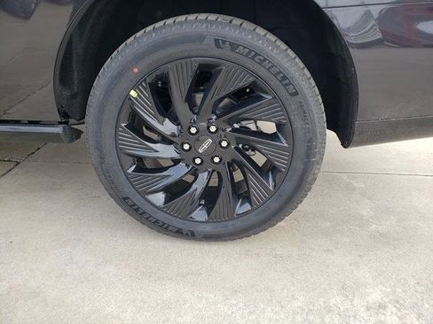 New 2025 Lincoln Navigator Reserve w/ Jet Appearance Package image 22