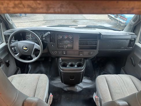 Used 2018 Chevrolet Express 3500 w/ Driver Convenience Package image 20