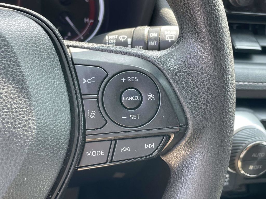 Used 2024 Toyota RAV4 XLE AWD/4WD image 25