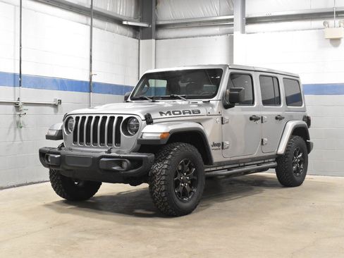 Used 2019 Jeep Wrangler Unlimited Sahara w/ Quick Order Package 24M Moab AWD/4WD image 2