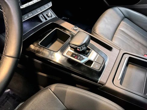 Used 2021 Audi Q5 e Premium w/ Convenience Package image 17