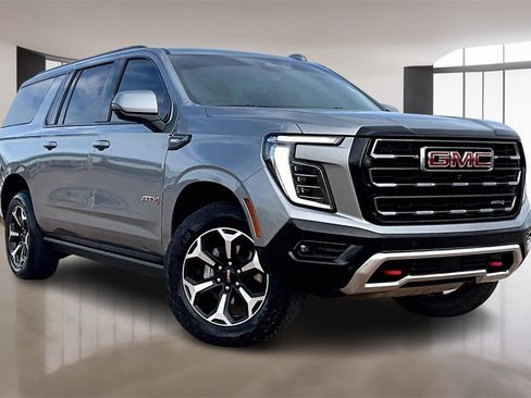 Used 2025 GMC Yukon XL AT4 w/ AT4 Premium Package image 11