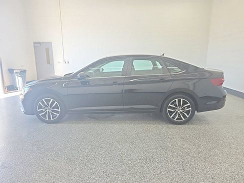 New 2026 Volkswagen Jetta SE FWD image 2