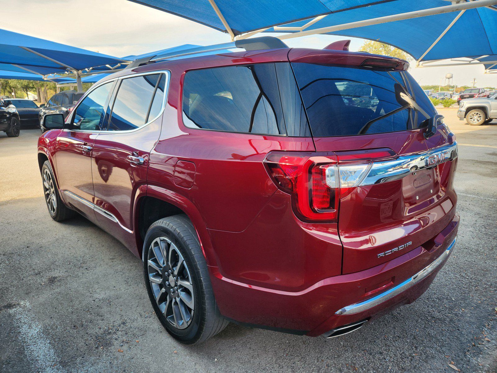 Used 2020 GMC Acadia Denali w/ Technology Package FWD image 3