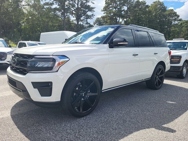 Used 2024 Ford Expedition Limited AWD/4WD image 4