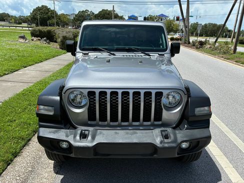 Used 2020 Jeep Gladiator Sport w/ Quick Order Package 24S AWD/4WD image 3