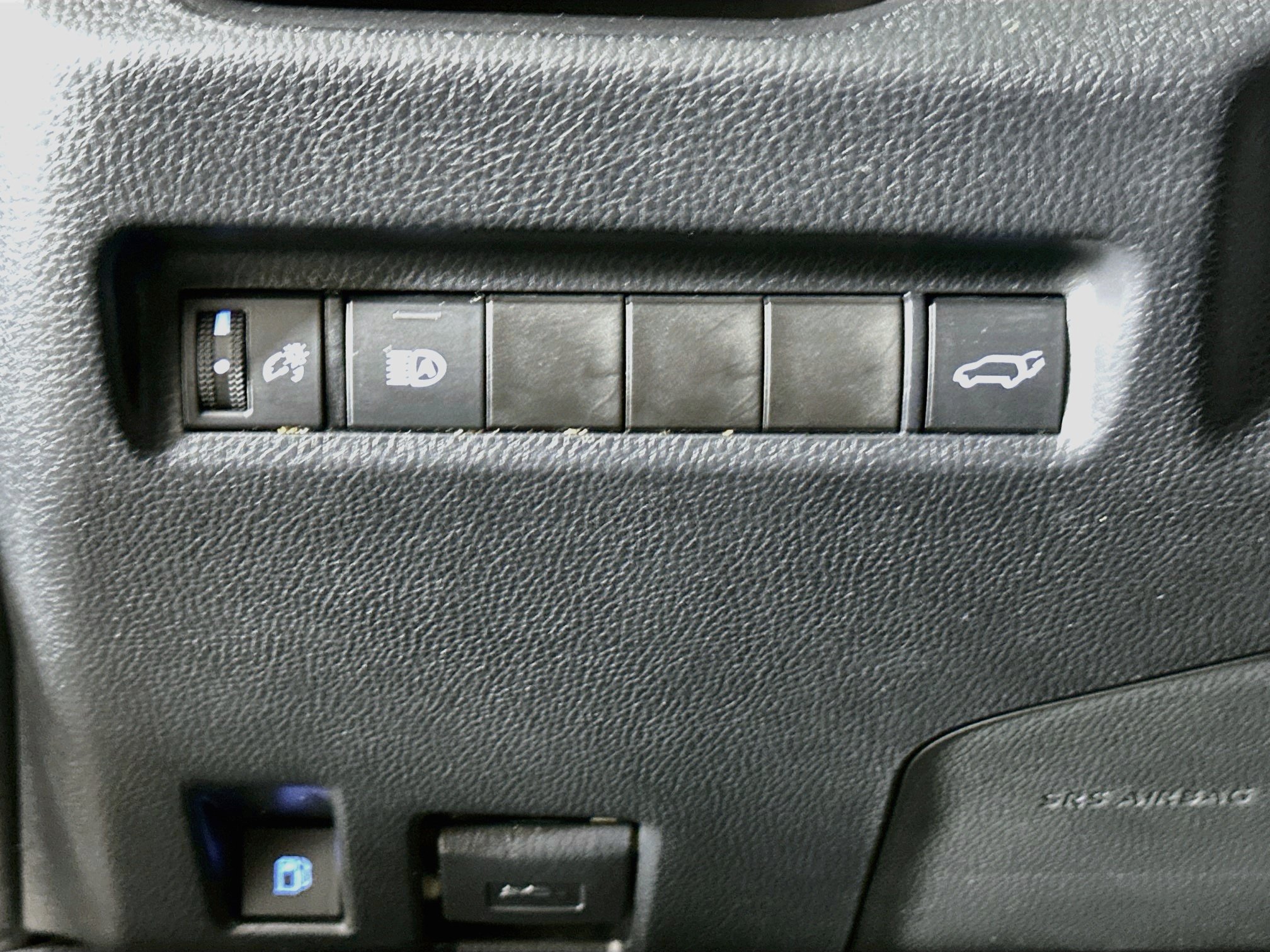 Used 2022 Toyota RAV4 XLE Premium AWD/4WD image 17