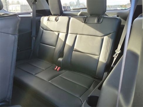 Used 2022 Ford Explorer XLT w/ Equipment Group 202A image 11