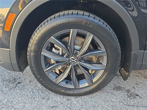 Used 2022 Volkswagen Tiguan SE image 7