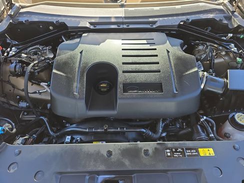 Used 2023 Land Rover Defender 110 SE AWD/4WD image 31
