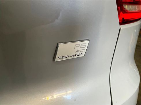 Used 2021 Volvo XC40 P8 Recharge image 10