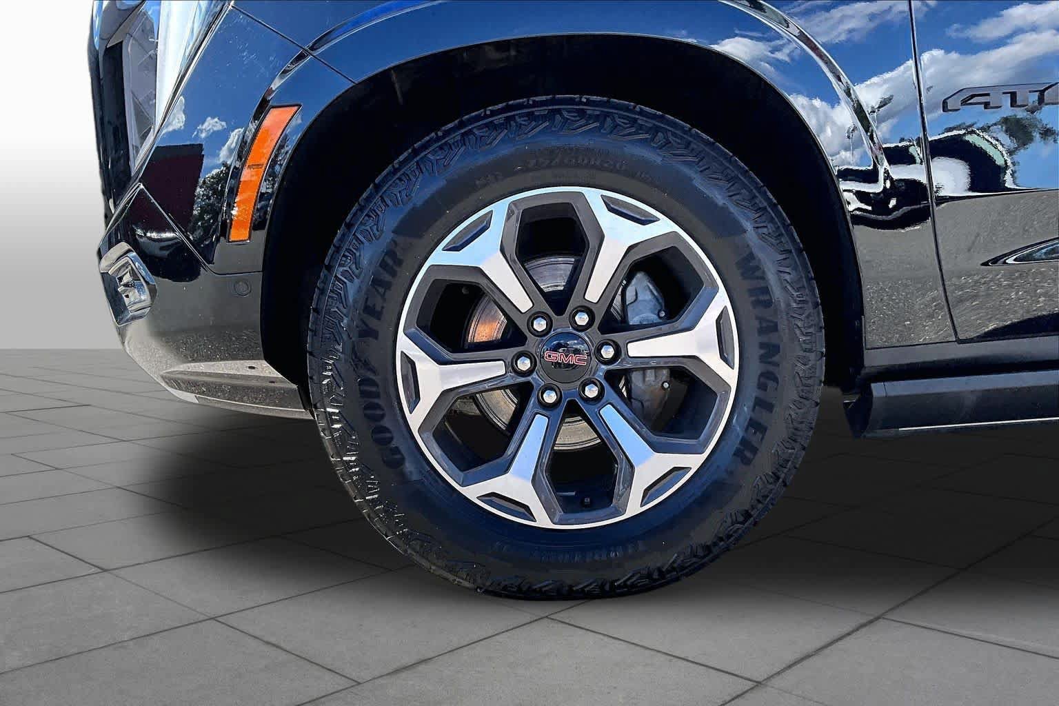 Used 2025 GMC Yukon AT4 Ultimate w/ LPO, Floor Liner Package AWD/4WD image 11