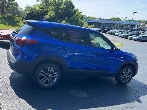 Used 2022 Kia Seltos LX AWD/4WD image 6