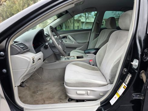 Used 2010 Toyota Camry LE FWD image 14