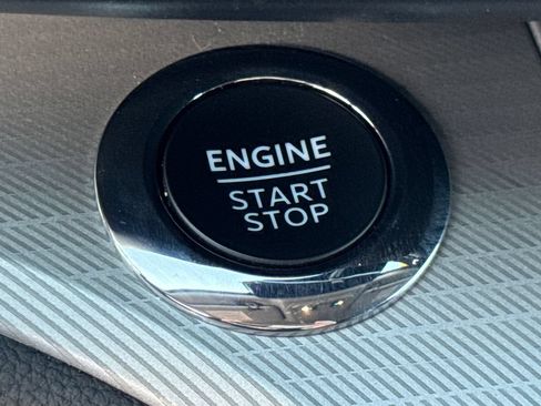 Used 2023 Ford Explorer XLT w/ Equipment Group 202A AWD/4WD image 41