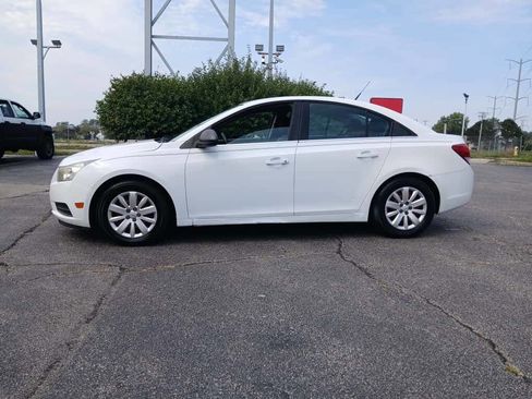 Used 2011 Chevrolet Cruze LS w/ Connectivity Package image 5