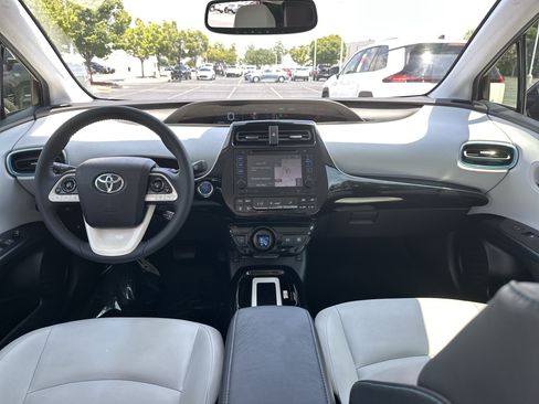 Used 2017 Toyota Prius Four Touring FWD image 29