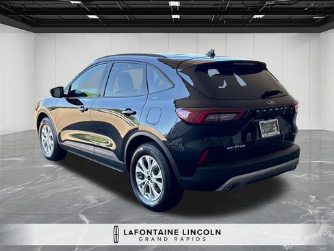 Used 2025 Ford Escape Active w/ Tech Pack #1 AWD/4WD image 3