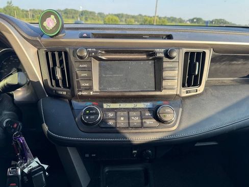 Used 2016 Toyota RAV4 XLE AWD/4WD image 2