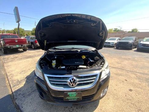 Used 2013 Volkswagen Routan SE image 29