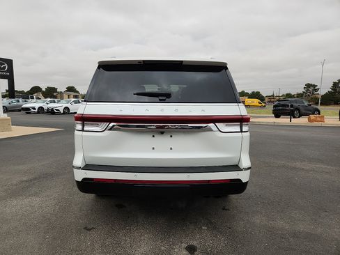 Used 2023 Lincoln Navigator Reserve AWD/4WD image 6