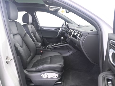 Certified 2023 Porsche Macan AWD/4WD image 23