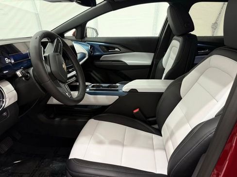 New 2026 Chevrolet Equinox EV LT image 13
