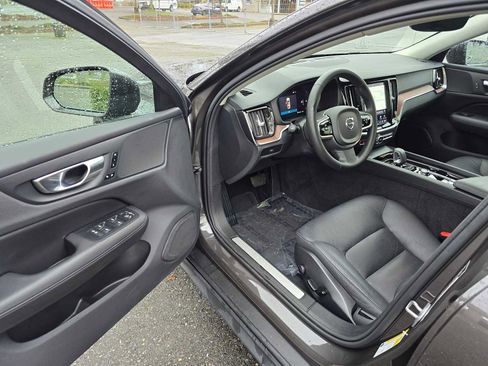 Certified 2025 Volvo V60 B5 Cross Country Plus AWD/4WD image 20