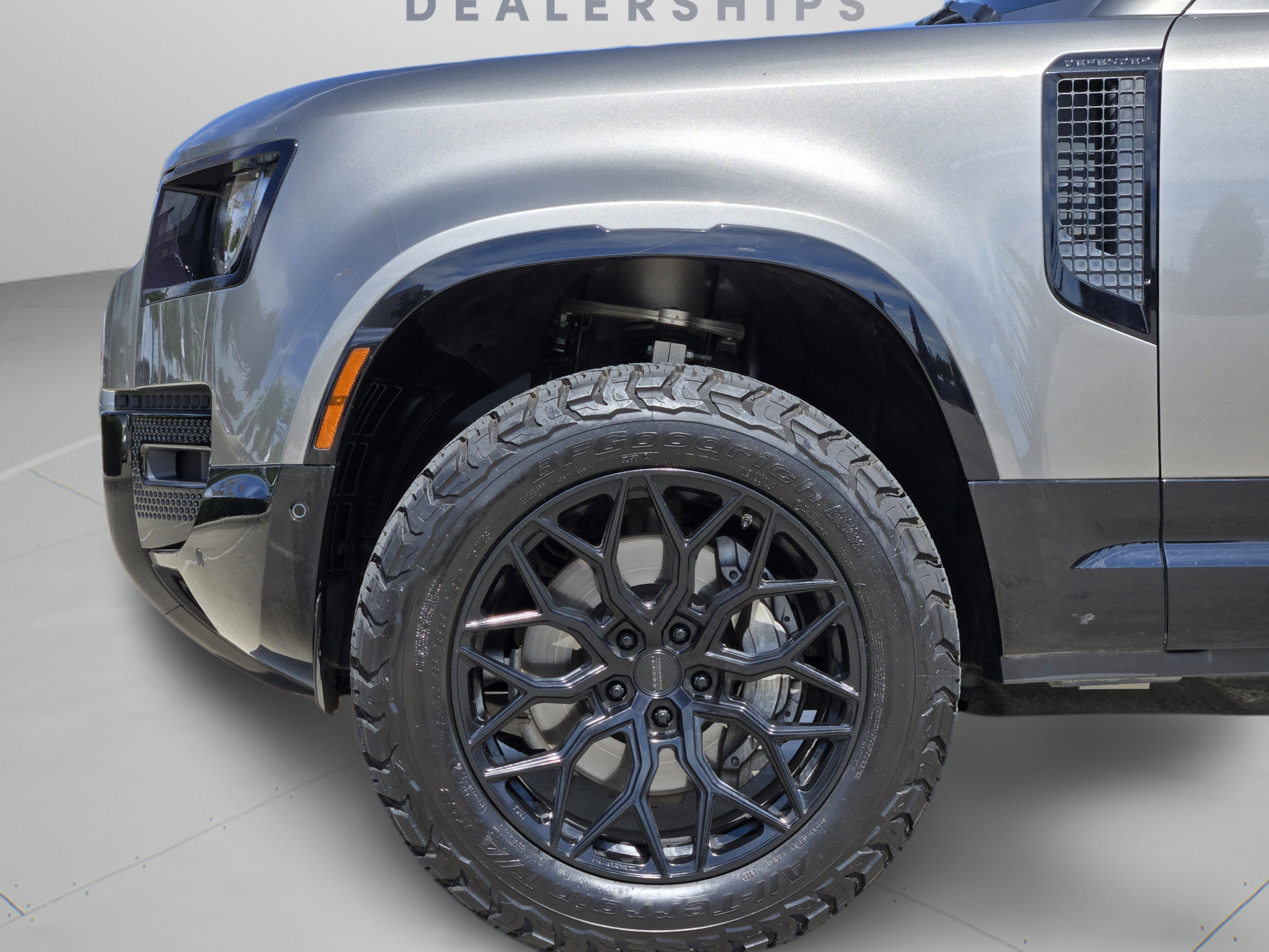 Used 2023 Land Rover Defender 110 X-Dynamic SE AWD/4WD image 36