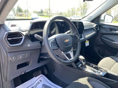 New 2025 Chevrolet TrailBlazer LT w/ LPO, Blackout Package image 14
