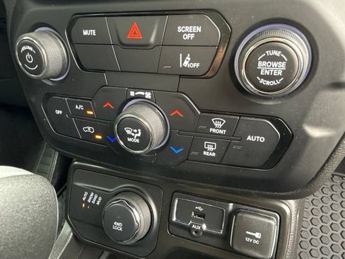 Used 2023 Jeep Renegade Altitude AWD/4WD image 32