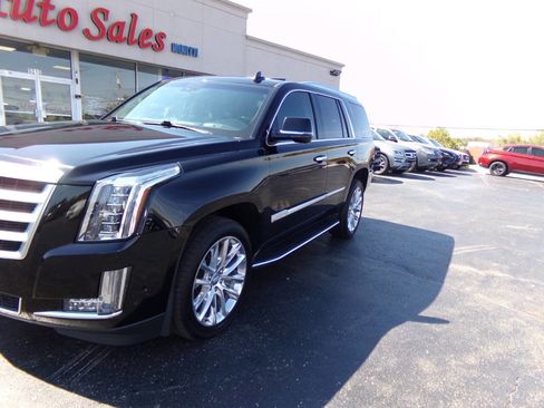 Used 2019 Cadillac Escalade Luxury AWD/4WD image 41