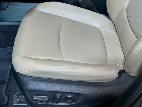 Used 2023 Toyota Sienna XLE image 16