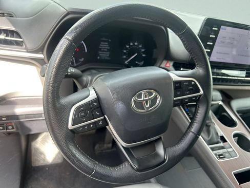Used 2022 Toyota Sienna XLE AWD/4WD image 22