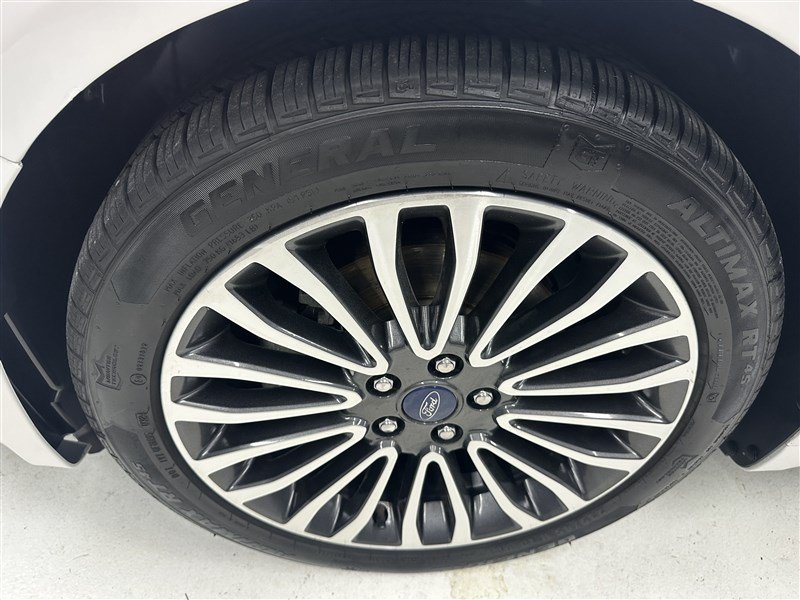 Used 2017 Ford Fusion SE w/ Equipment Group 202A AWD/4WD image 15