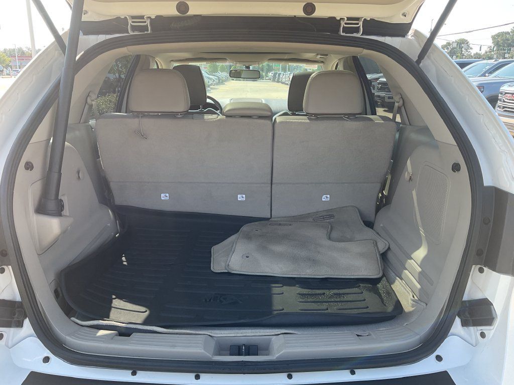 Used 2014 Lincoln MKX FWD w/ Equipment Group 102A image 9