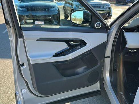 Used 2022 Land Rover Range Rover Evoque R-Dynamic SE image 8