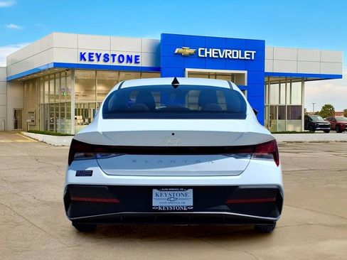Used 2026 Hyundai Elantra SE FWD image 6