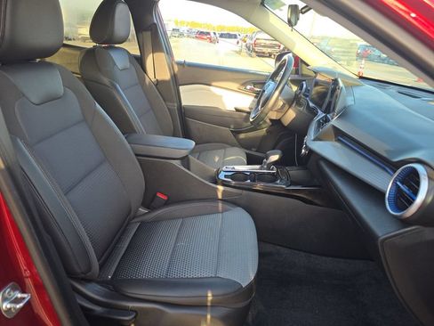Used 2025 Chevrolet Trax LT w/ LT Convenience Package FWD image 6