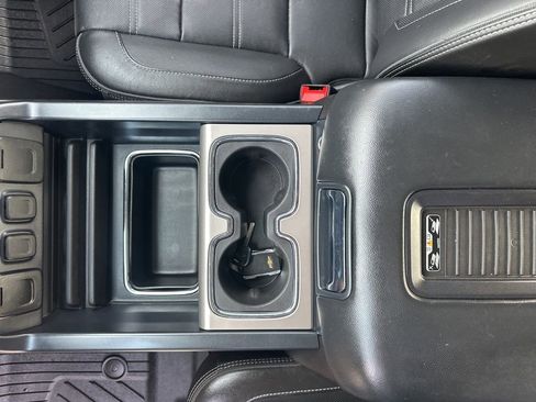 Used 2019 GMC Sierra 2500 Denali w/ Duramax Plus Package AWD/4WD image 38