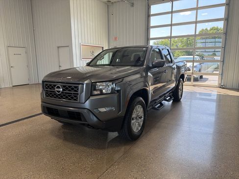 Used 2023 Nissan Frontier SV w/ SV Convenience Package AWD/4WD image 2