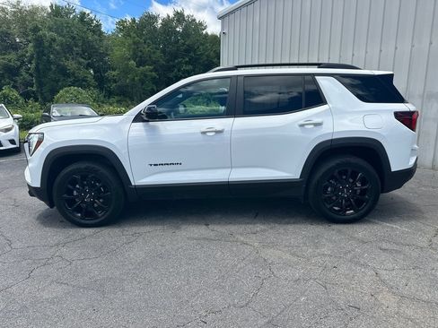 Used 2026 GMC Terrain Elevation w/ Elevation Premium Package FWD image 9
