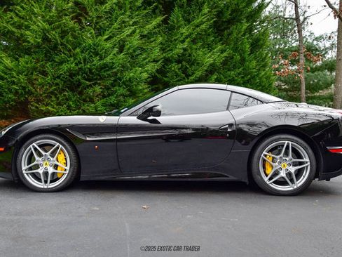 Used 2016 Ferrari California T image 13