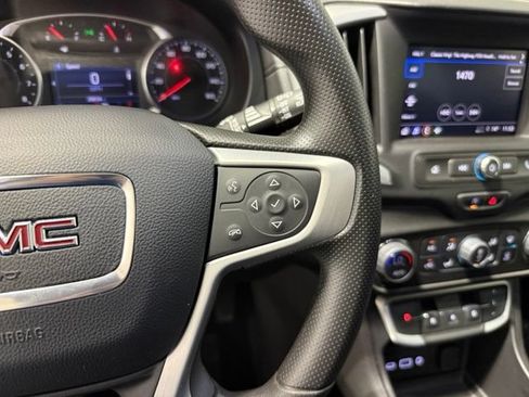 Used 2024 GMC Terrain SLE w/ Driver Convenience Package FWD image 16