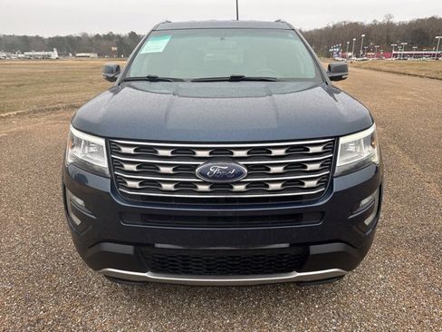 Used 2017 Ford Explorer XLT w/ Equipment Group 202A image 6