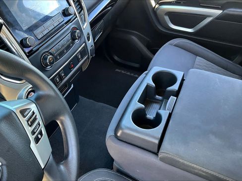 Used 2021 Nissan Titan SV image 16